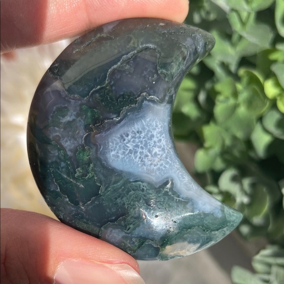 Moss Agate Moon Crystal - Picture 4 of 11